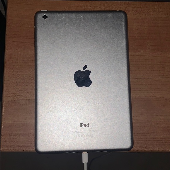 iPad Mini - Picture 2 of 3